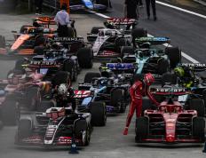 开云下载-阿斯顿马丁绝杀索伯车队，诺里斯扛起全队