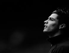 开云下载-德里赫特压制级发挥，摩纳哥式封锁苏格兰的防守哲学再现