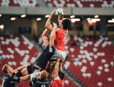 开云体育app-冰冷沉默中爆发的灼热