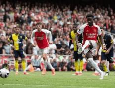 开云体育app-曼联客场输球，遭遇英超比赛的失利