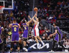 开云体育app-活塞队惜败公牛队，战绩继续低迷