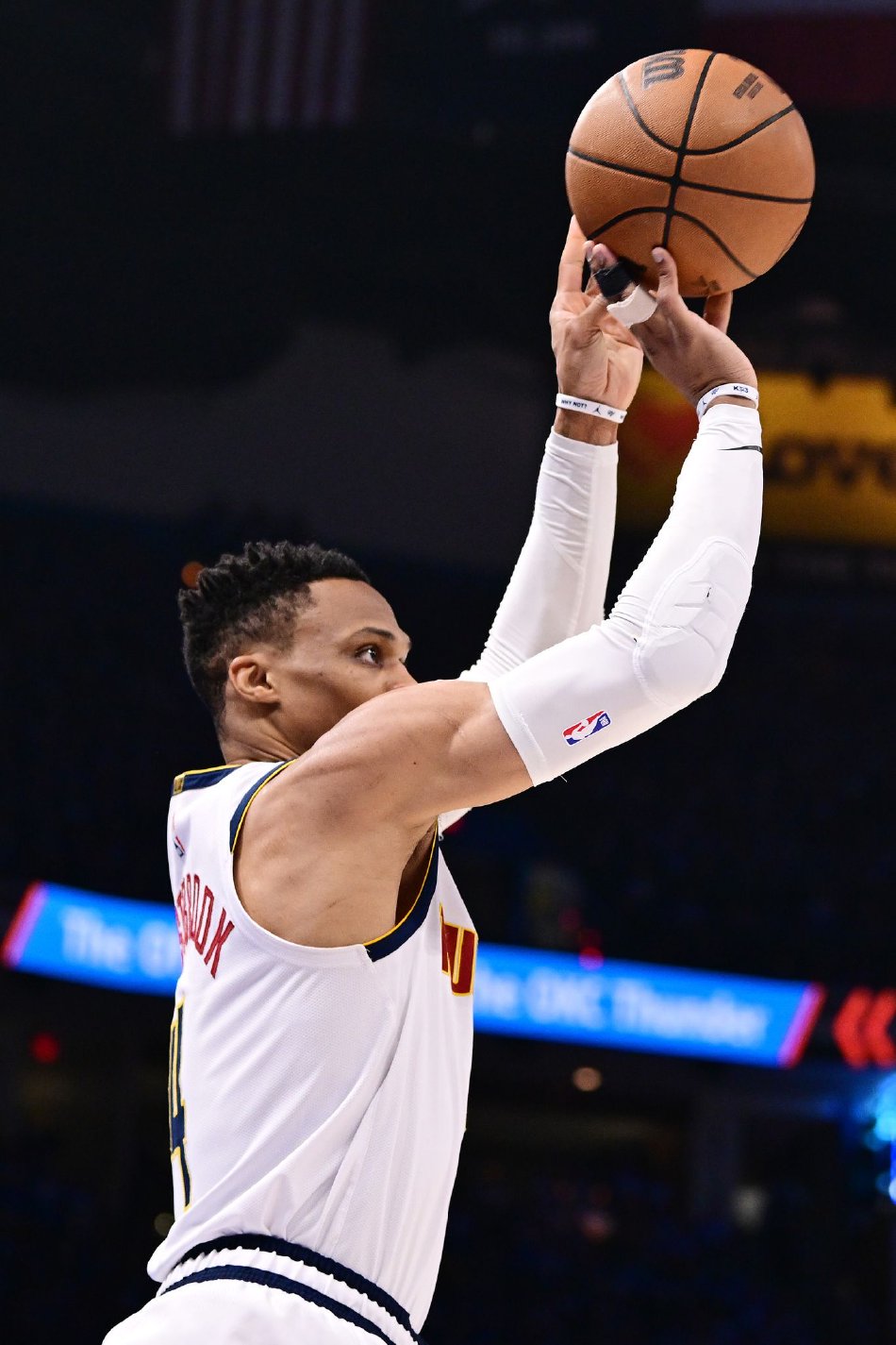 开云体育官网-掘金客场击败雷霆,西部决赛再度领先