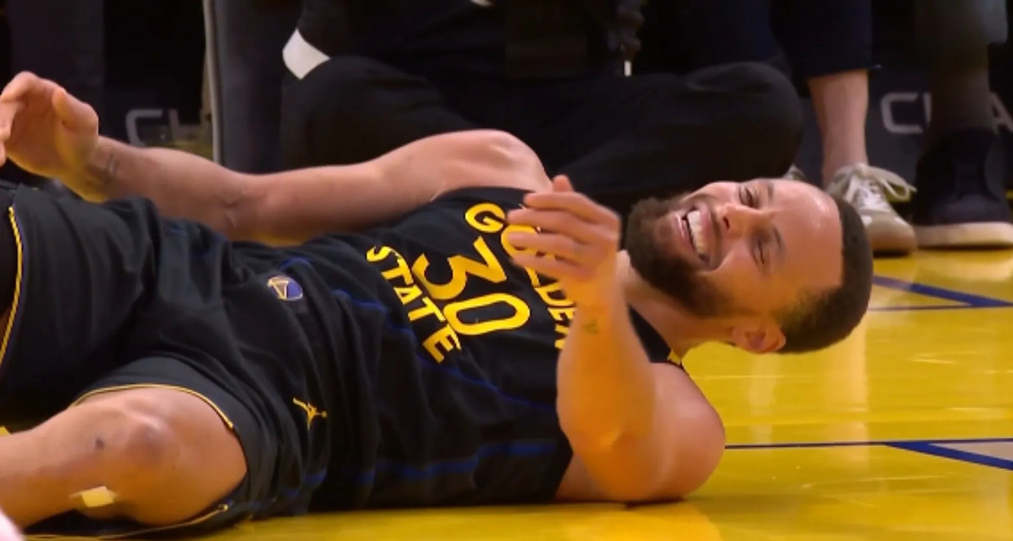 开云体育下载-勇士大将再次受伤，球队季后赛陷入困境