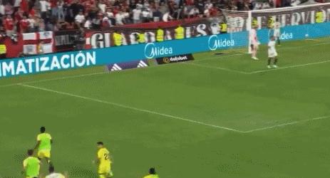 开云下载-比利亚雷亚尔客场遭遇惨败,西甲前景堪忧!