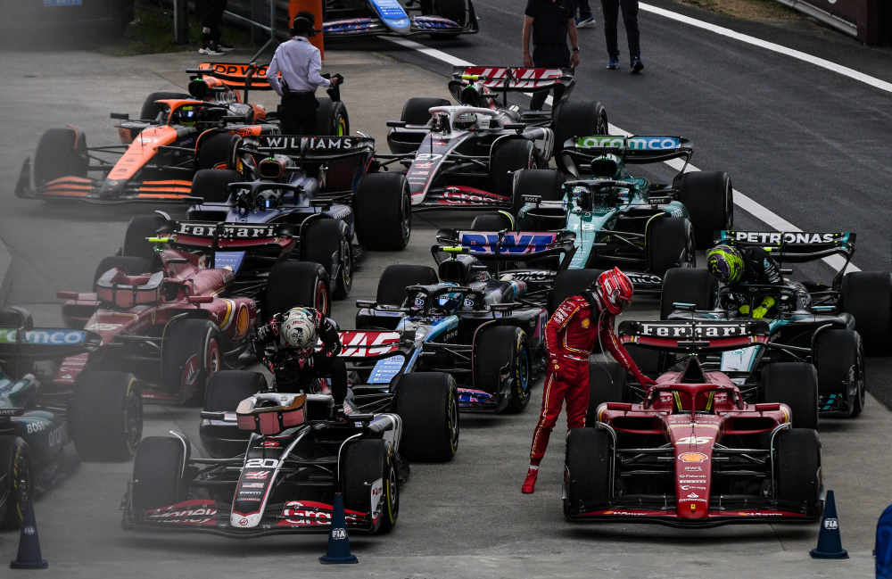 开云下载-阿斯顿马丁绝杀索伯车队,诺里斯扛起全队