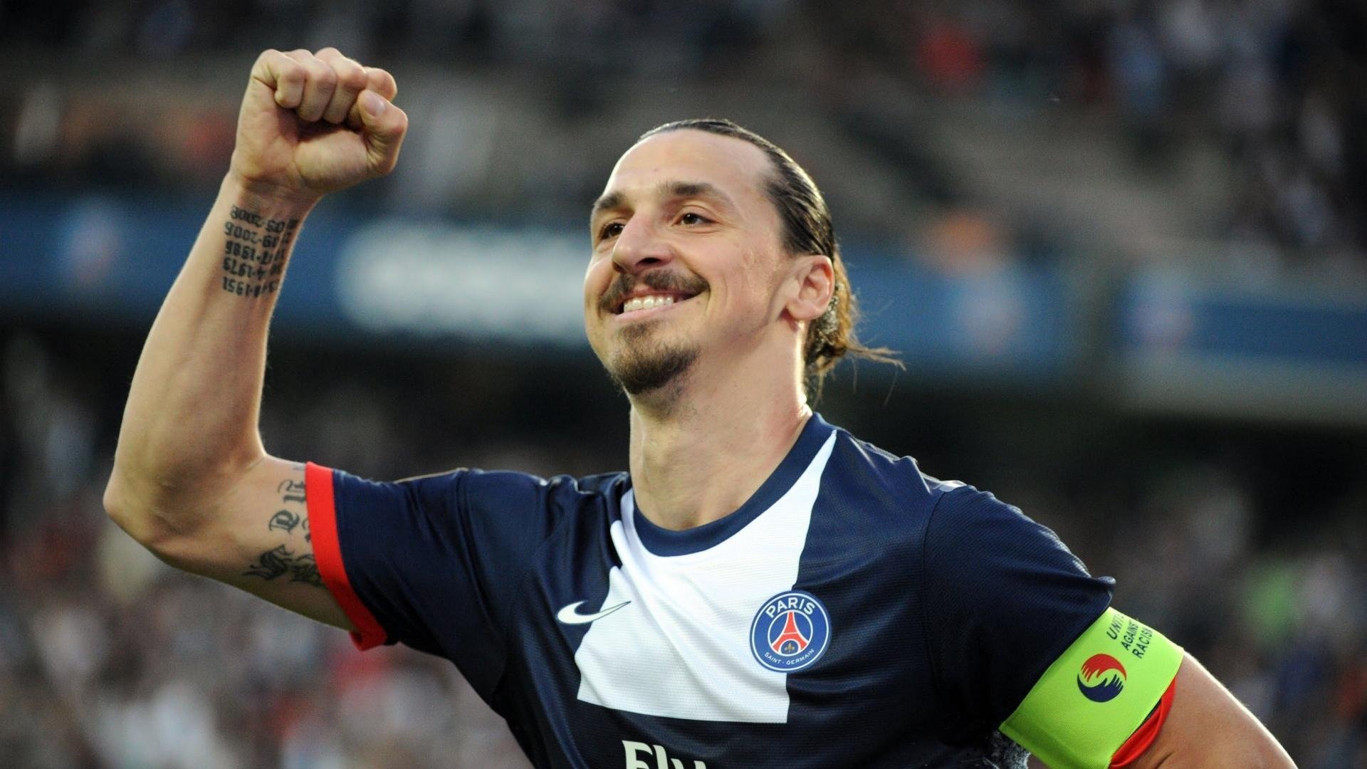 开云APP-小国的呐喊，巨星的加冕，足球世界里最动人的偶然与必然