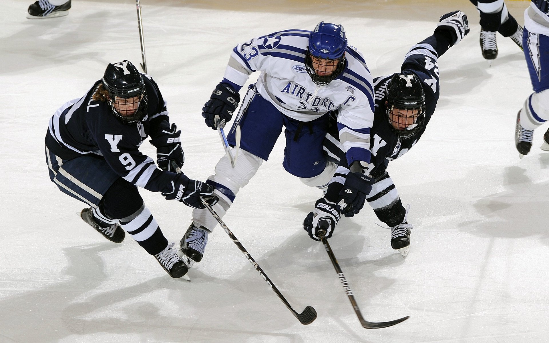 开云平台-重型武器与艺术，巴斯托尼如何重新定义中卫的高能输出